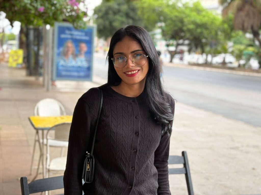 ana vitória estudnate 23 anos