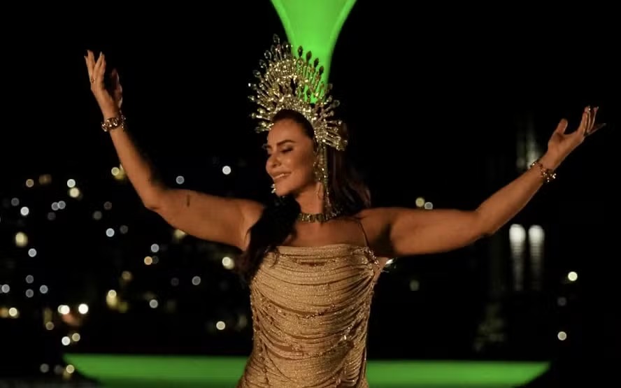 “Eu disse que era uma despedida”: Paolla Oliveira volta atrás e assume coroa de rainha de bateria da Imperatriz