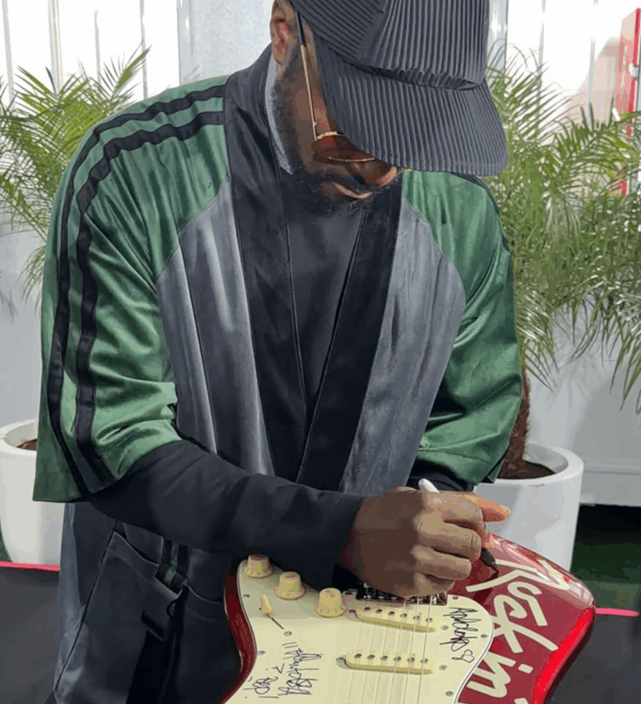 guitarra black eyed peas rock in rio autografado photoproof
