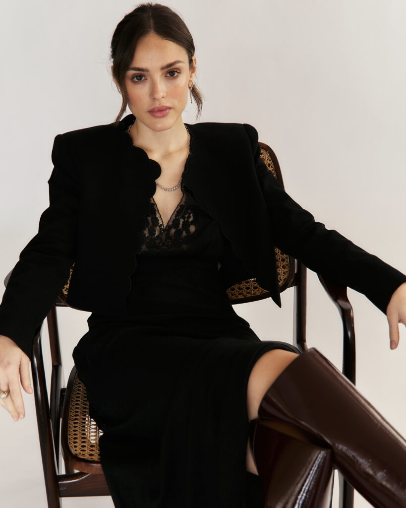 Isabelle Drummond marcou presença na festa de 15 anos da Netflix no Brasil e chamou atenção com look da Chloé - Créditos: Only Lusca