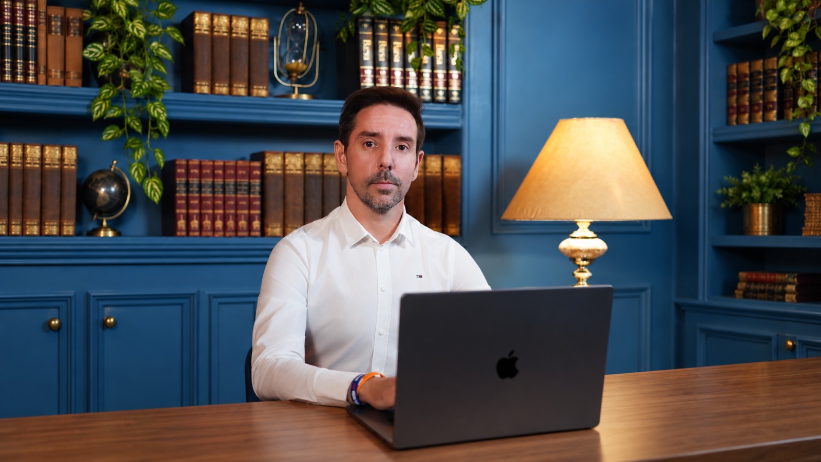 . A iniciativa será conduzida por uma equipe dedicada de tecnologia, coordenada pelo CTO José Lamontanha, que analisa as etapas da jornada das operadoras para encontrar pontos em que a IA pode reduzir retrabalho e aumentar eficiência