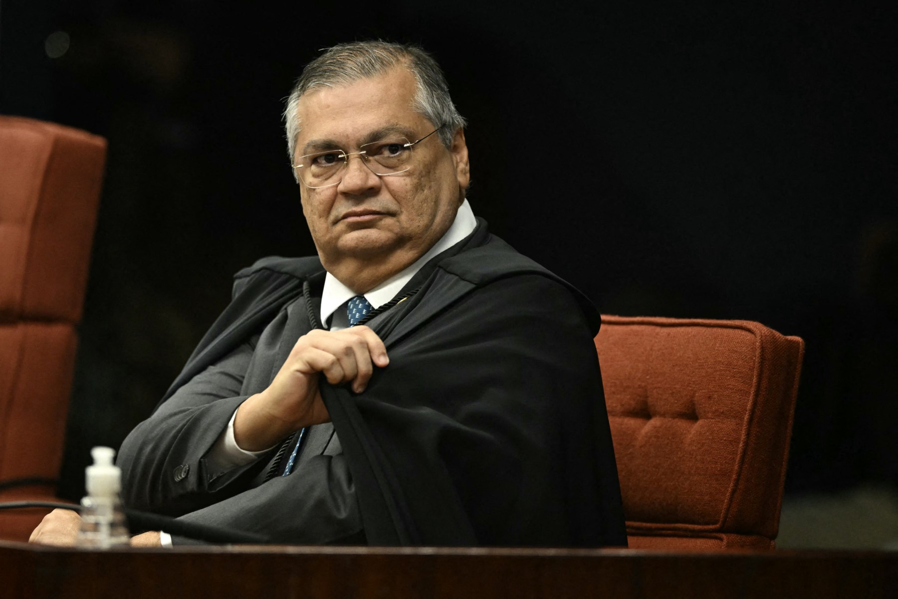 Dino anula decisão do TSE e libera publicação sobre Nossa Senhora que causou dano a Flávio Bolsonaro
