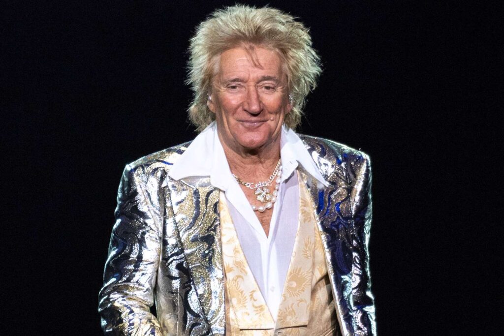 Rod Stewart vai encerrar a rotina de grandes turnês em 2027, meses depois de passar por um procedimento para colocação de stent coronário.