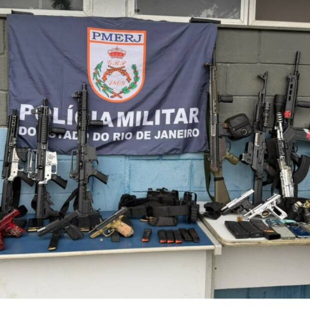 armas apreendidas durante operação na maré