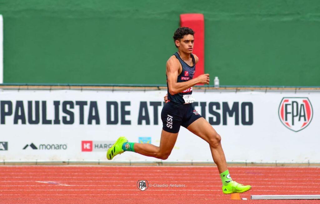 Aos 15 anos, Enzo Gandolfo Procópio saltou 2,02 m em Pindamonhangaba e estabeleceu novo recorde brasileiro no salto em altura Sub-16.