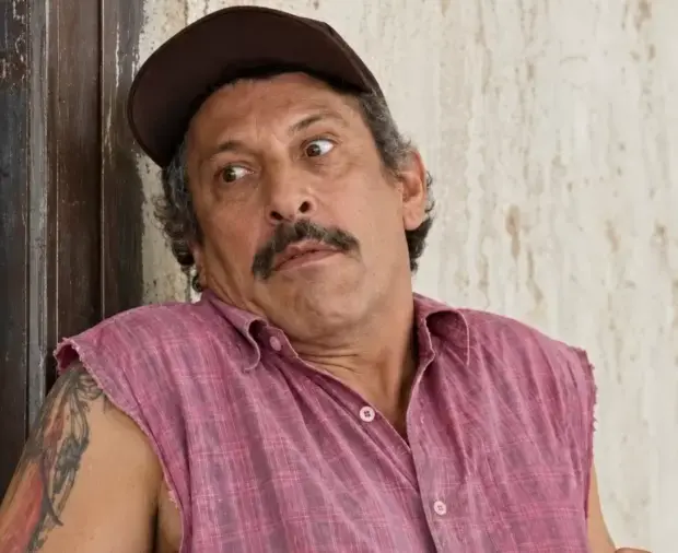 Juarez encontra Zé morto na oficina enquanto um inocente permanece preso pela morte de Juli nos próximos capítulos de Por Você - Globo