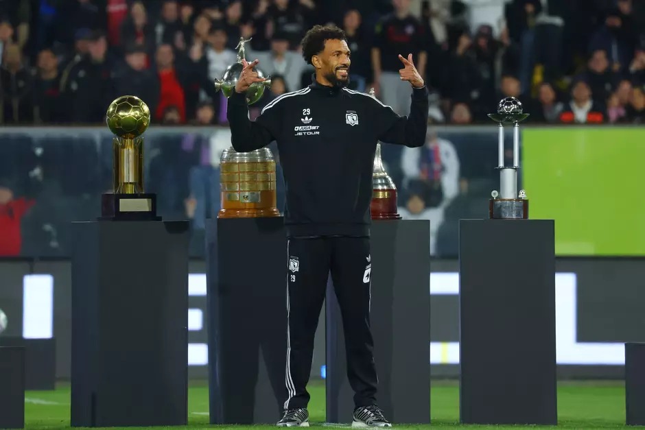 Aos 40 anos, Vozinha virou um dos personagens da Copa do Mundo, mas confessa sentir falta de sair de casa sem ser filmado ou abordado por fãs.

