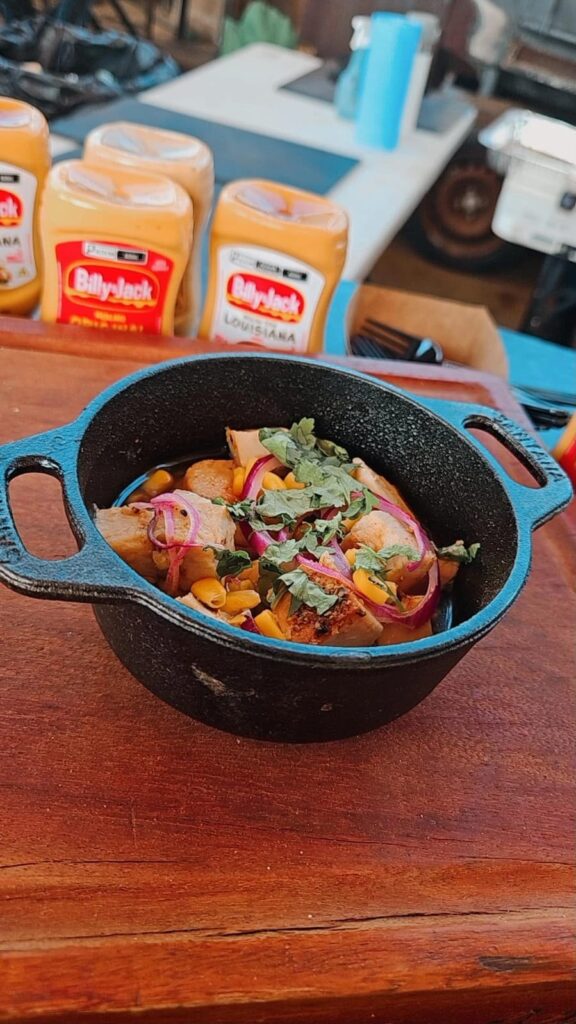 Ceviche de lombo defumado com leche de pig, criação apresentada por Vini Mainieri no festival.
