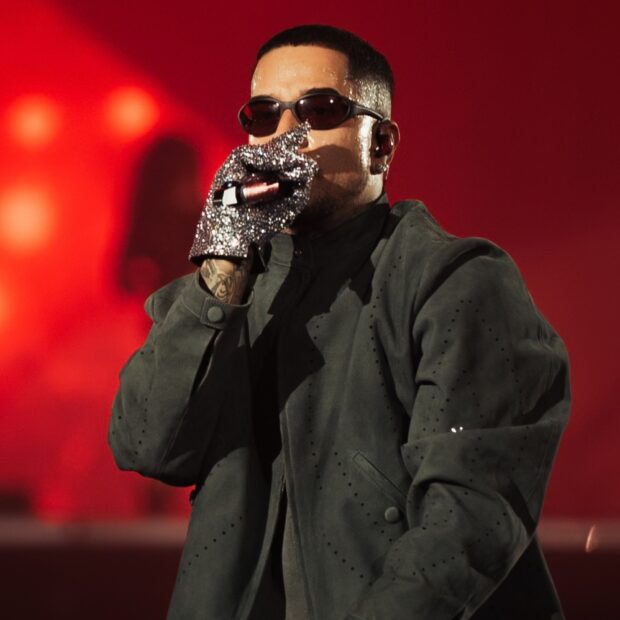 Veigh alcançou 10,685 milhões de ouvintes mensais e assumiu o posto de rapper brasileiro mais ouvido do Spotify.