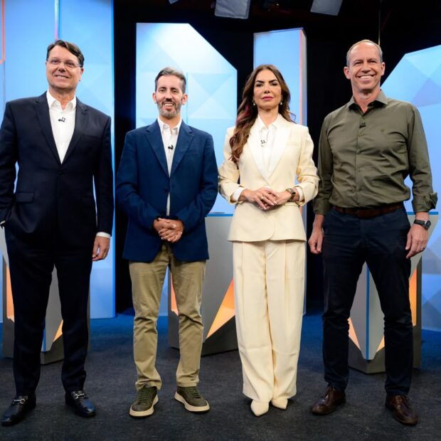 Candidatos presentes ao debate da Globo aproveitaram a ausência de Celina Leão (PP) para tecer críticas ao atual governo. Foto: Globo / Ueslei Costa