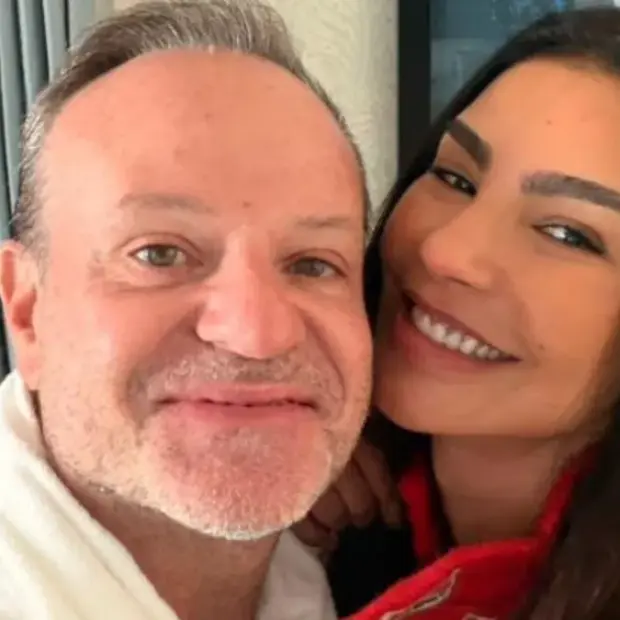 Cíntia Chagas e Rubens Barrichello colocaram um ponto final no namoro menos de um mês depois de assumirem publicamente a relação.