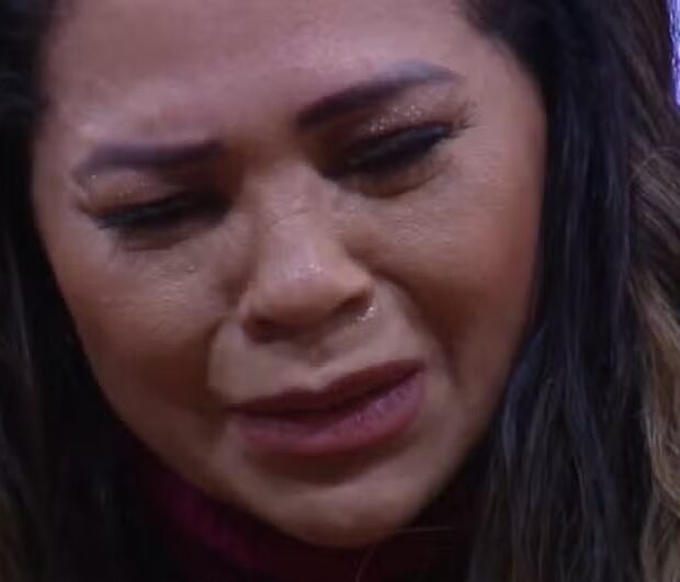 Darlin Ferrattry se emocionou ao tocar o sino em A Fazenda 18