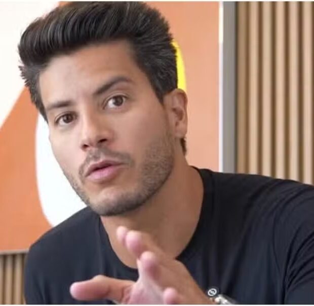Arthur Aguiar se manifestou nas redes após a repercussão dos processos