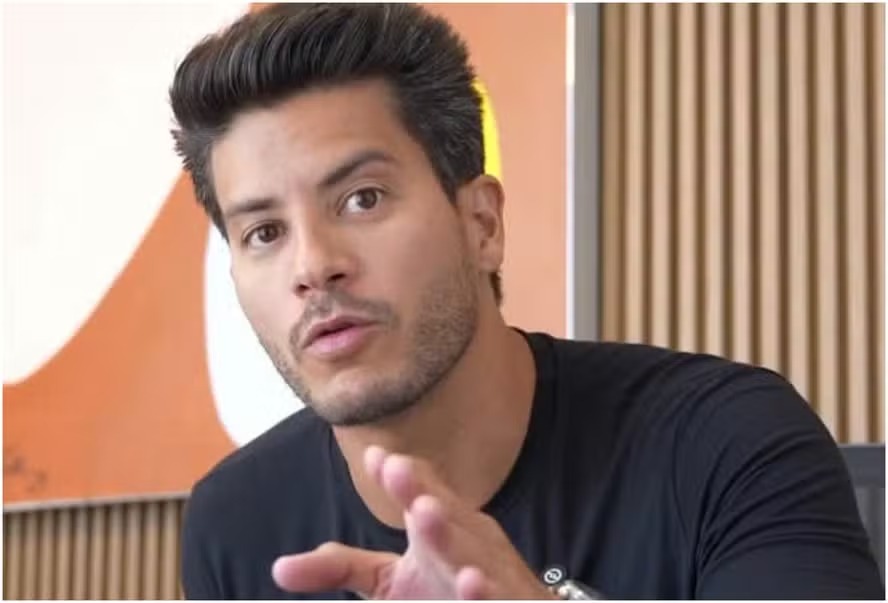 Arthur Aguiar se manifestou nas redes após a repercussão dos processos