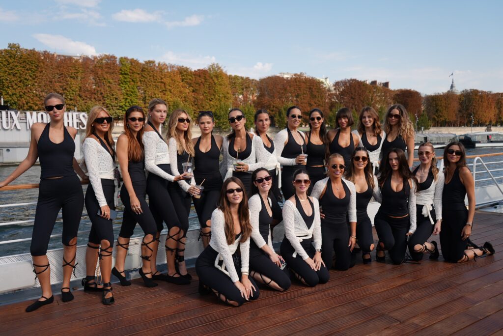 Ação da Par Ici conectou as marcas SIE e SIX a influenciadoras brasileiras e francesas em uma manhã de pilates e yoga em Paris.