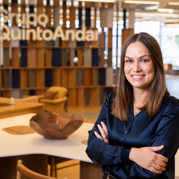 Gabriela D'Azevedo detalha a expansão do Marketplace QuintoAndar para locação, dobrando contratos imobiliários e garantindo a rentabilidade no B2B.