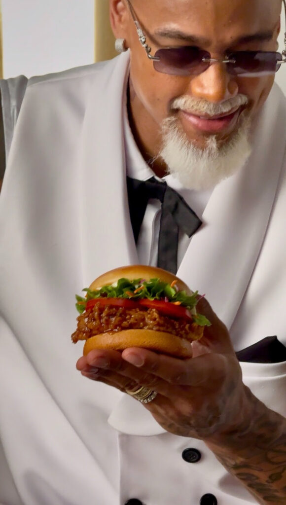 KFC aposta no apelido GG de Léo Santana para apresentar a nova linha de sanduíches OriGGinais.