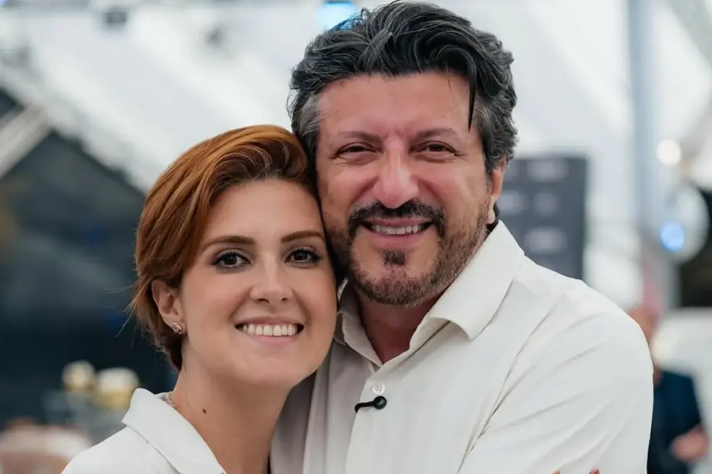 Lito Sousa ao lado da esposa, Mila Seidl, com quem compartilhou a vida, a família e uma trajetória marcada pelo amor à aviação.