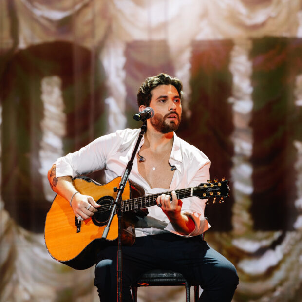Gustavo Mioto leva a Inconfundível Tour para mais de 100 salas de cinema pelo Brasil.
