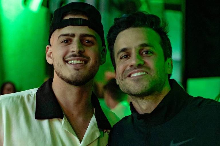 Influenciador declarou voto em Flávio Bolsonaro durante uma live
