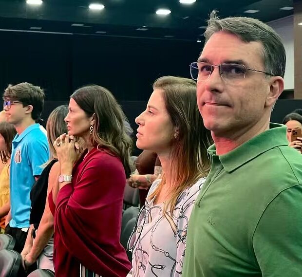 113242723 brazilian senator flavio bolsonaro son of former president jair bolsonaro and his wife fer