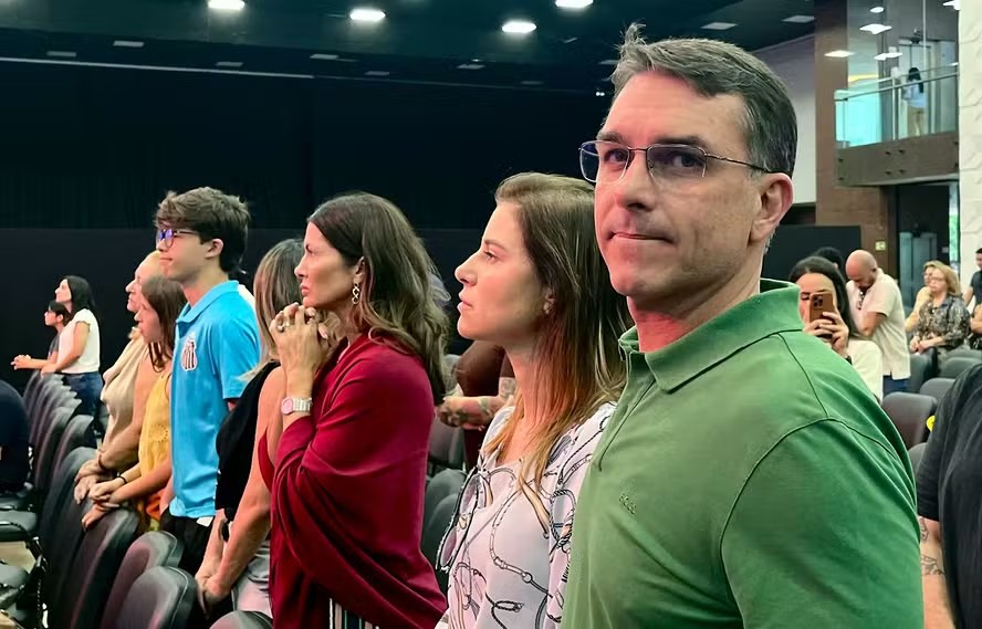 113242723 brazilian senator flavio bolsonaro son of former president jair bolsonaro and his wife fer