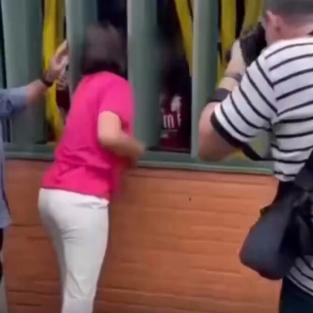 Michelle Bolsonaro discute com eleitora