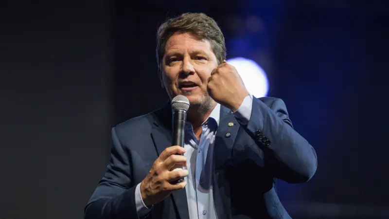 Mario Frias foi eleito com 91 mil votos em São Paulo e garantiu mandato nas eleições de 2026.