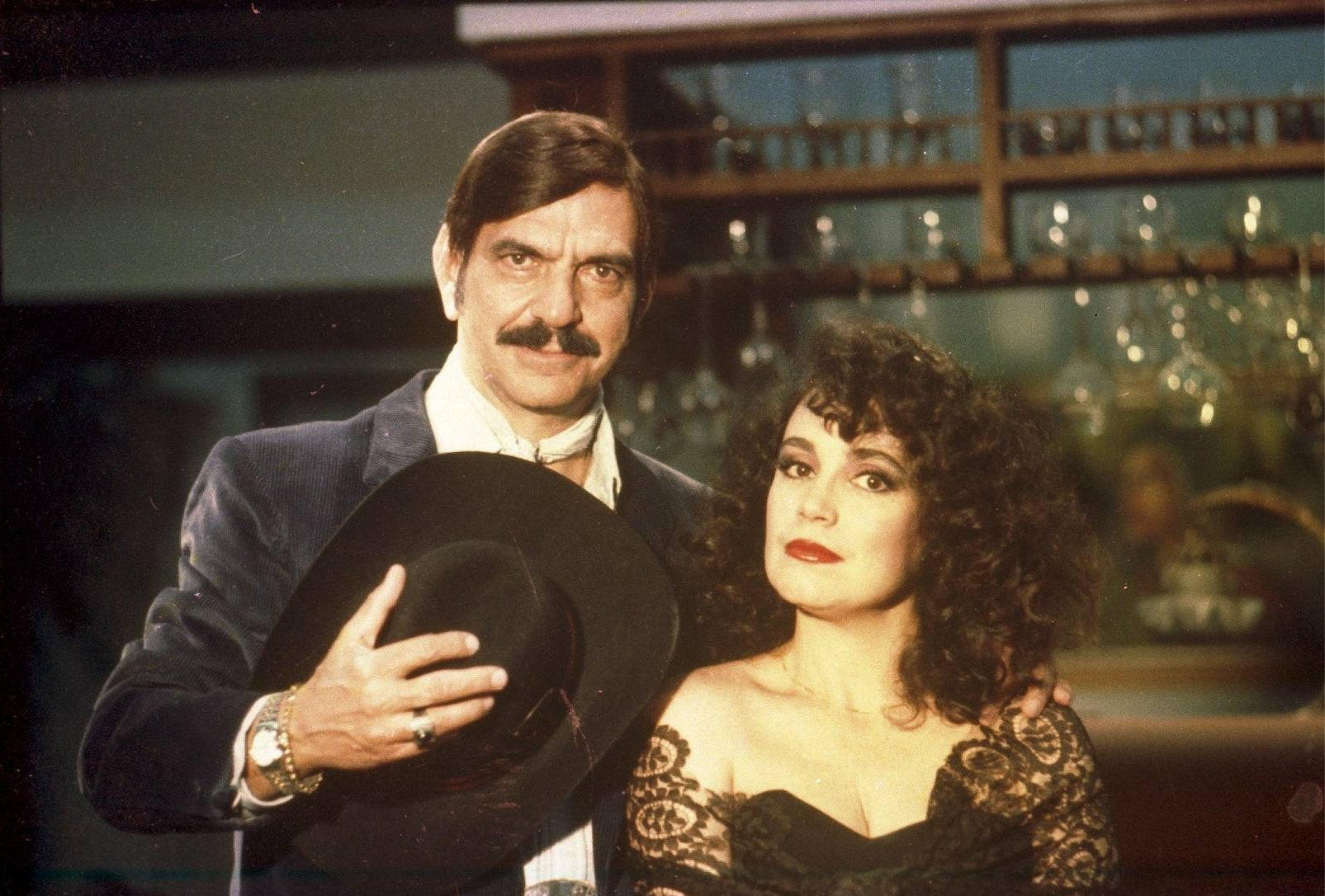 ‘Roque Santeiro’ retorna à TV Globo na ‘Edição Especial’ em ano de Jubileu de Esmeralda Lima Duarte, Regina Duarte (Sinhozinho Malta, Viúva Porcina) Globo/Divulgação.