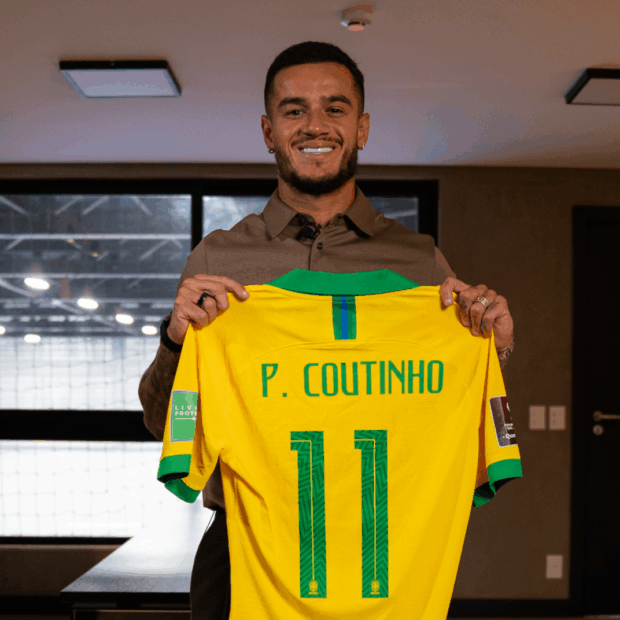 Philippe Coutinho abre parte de sua coleção de camisas para leilões beneficentes em prol de seu instituto - Foto: Reprodução/MWS