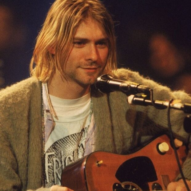 kurt cobain a frente do nirvana em cena do mtv unplugged foto divulgacao mtv