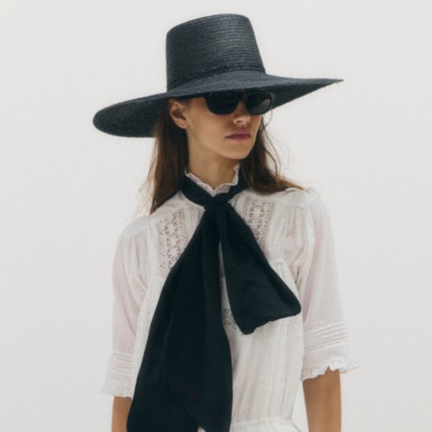 Ralph Lauren apresenta a Women’s Polo Spring 2027 com alfaiataria, cores fortes e trabalhos artesanais.
