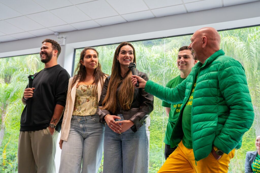 Luciano Hang recebeu Ronaldo Nazário, Suzanna Freitas e Carol Portaluppi durante visita à Havan.
