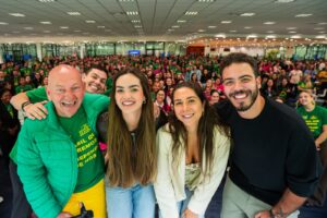 Ronaldo Nazário, Suzanna Freitas e Carol Portaluppi desembarcaram em Santa Catarina para uma nova campanha da Havan.