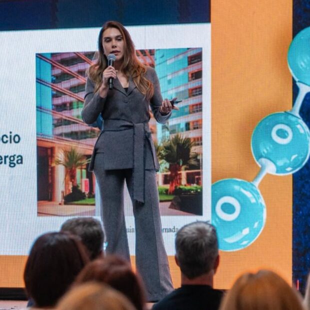 Cibele Luziê reúne empresários no Royal Tulip em Brasília e apresenta estratégias de gestão, processos e expansão com autonomia operacional.
