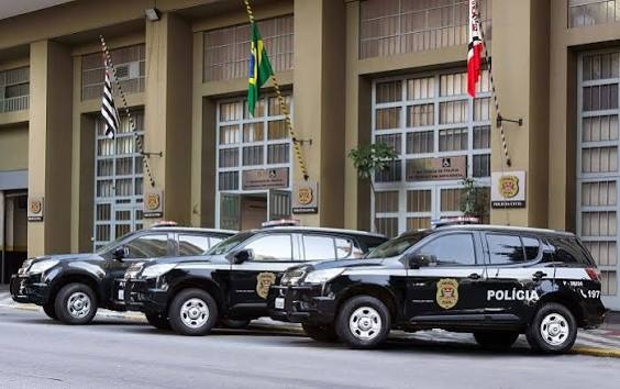 Polícia Civil investiga o atropelamento como tentativa de homicídio e busca o motorista