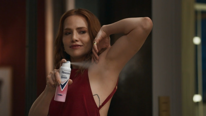Letícia Colin aparece com Rexona em ação integrada à trama da novela Quem Ama Cuida, da Globo.