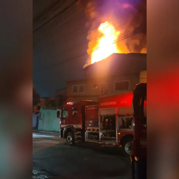 incêndio de grandes proporções atinge fábrica no jabaquara na zona sul de são paulo