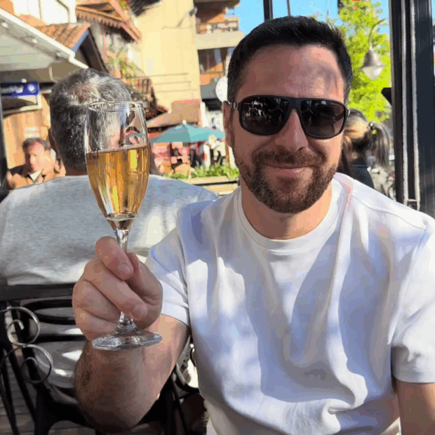 Everton Silva estreia como apresentador do Pra Onde Ir Agora no Travel Food & Drinks em 27 de outubro.
