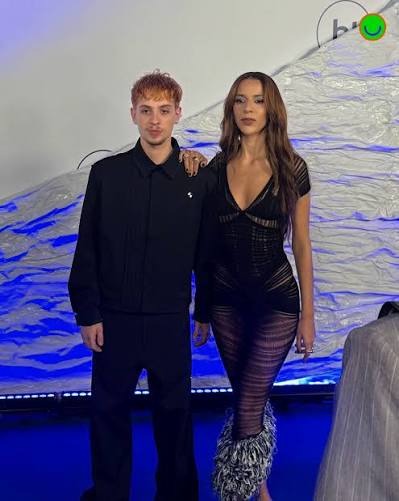  Marina Sena e Juliano Floss durante participação em evento público
