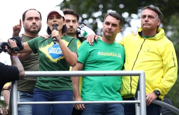 michelle jair bolsonaro e flavio bolsonaro
