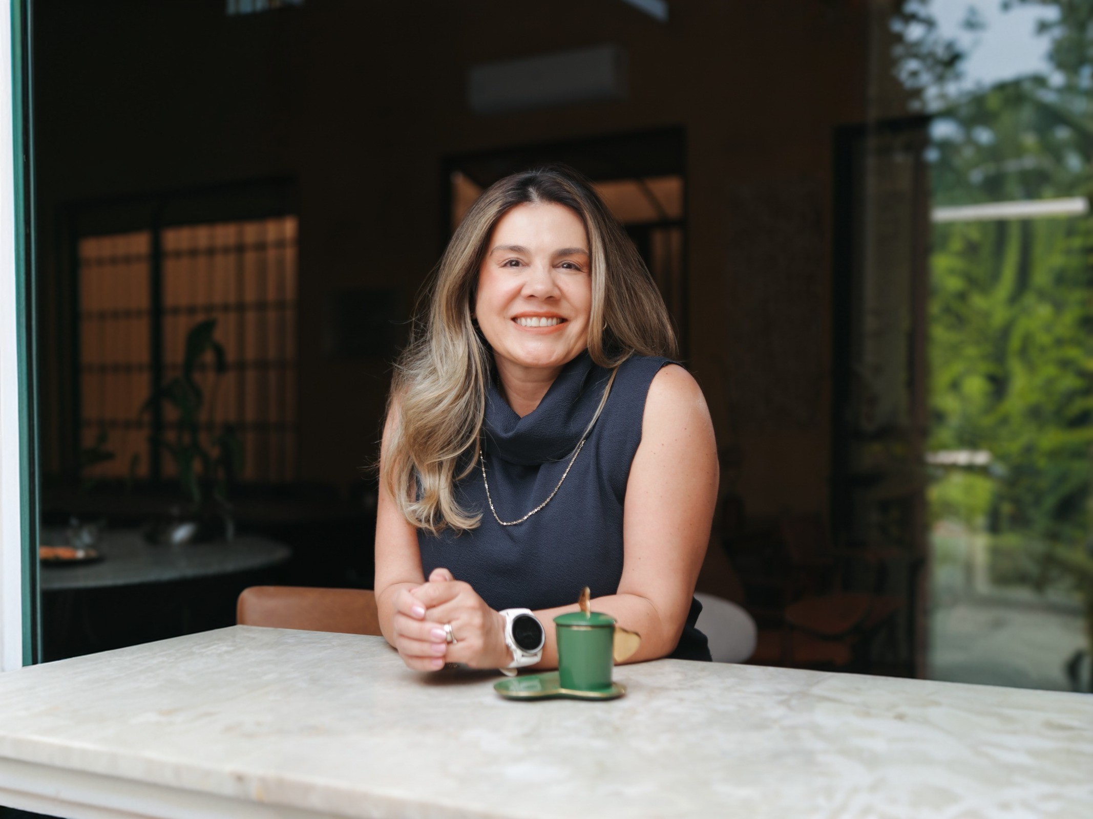 Carol Kaderli revela como a centralização operacional destrói o valor de mercado no setor de saúde