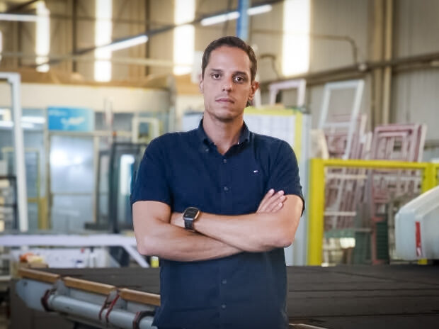Carlos Moreno Soares consolida a expansão B2B da Vitralle no Centro-Oeste, aliando governança industrial, gestão de processos e crescimento de 833%.