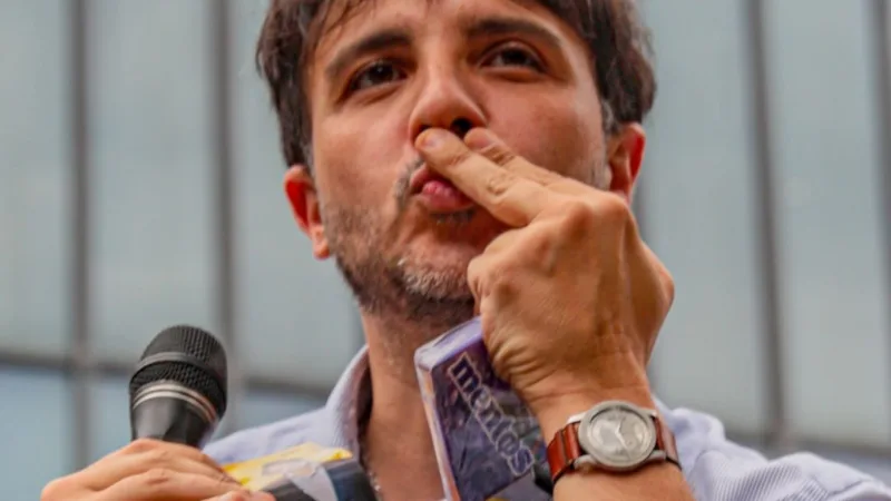 Vocalista e guitarrista da Limão Rosa, Renan Santos anunciou que pretende comparecer à próxima edição do Lollapalooza como espectador.