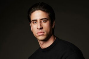 Ionathan Palatnik, de 31 anos, construiu sua trajetória profissional nos bastidores da indústria musical brasileira.