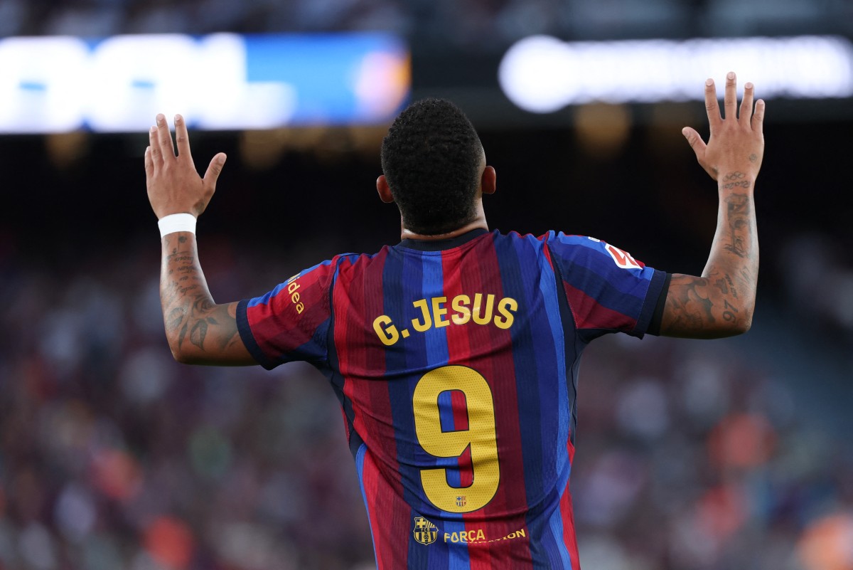 Gabriel Jesus marca em estreia como titular e Barcelona vence Getafe