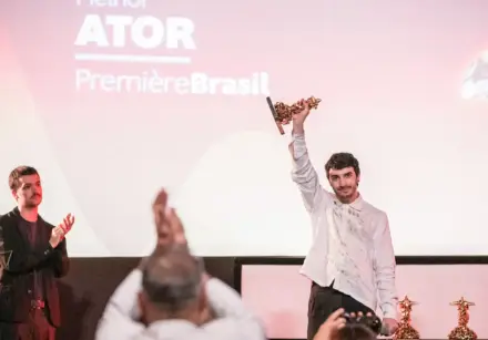 a margem do rio e elza vencem os principais premios do festival do rio 202601