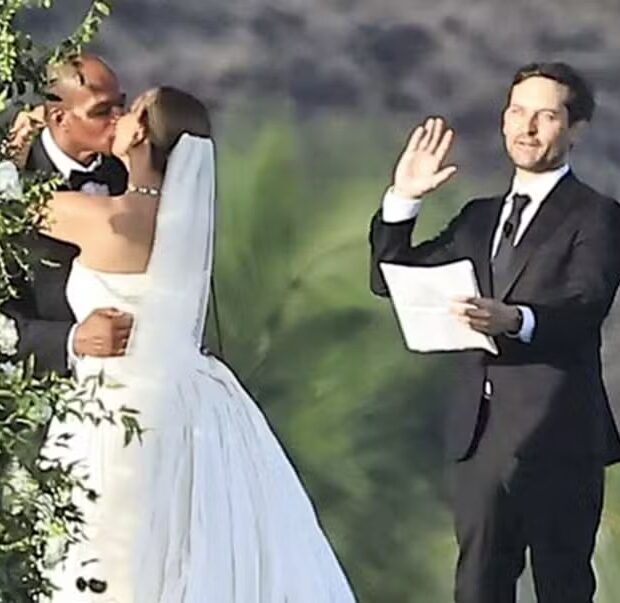 Tobey Maguire celebra o casamento da ex-mulher Jennifer Meyer no Havaí