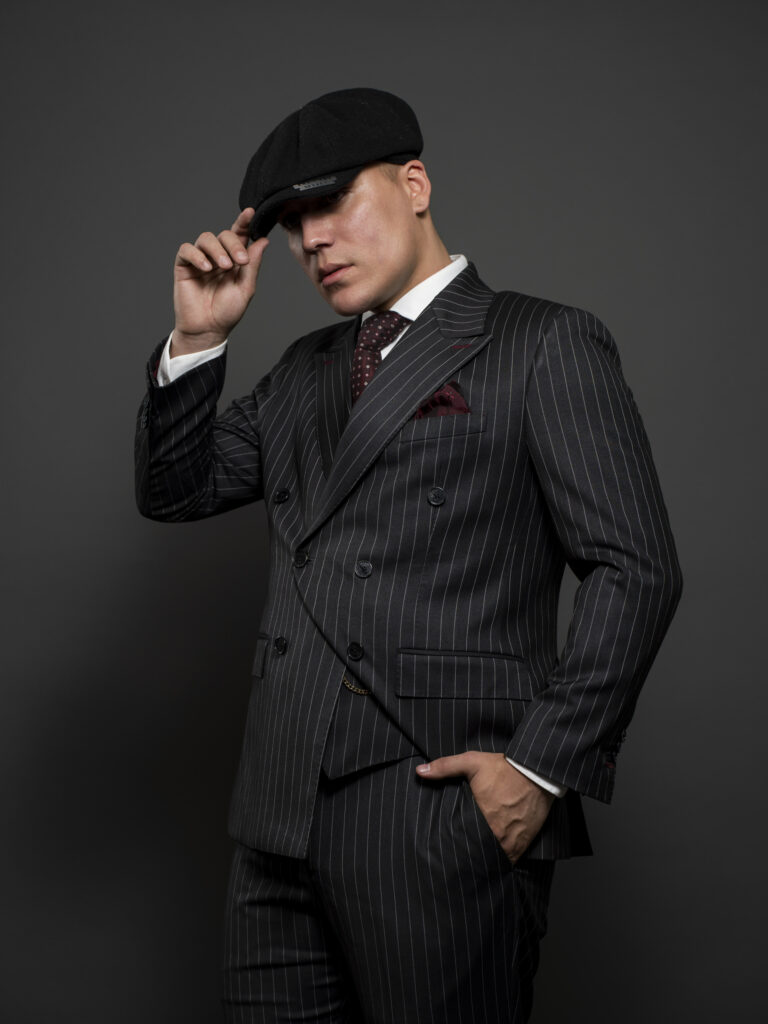 Conhecido pela semelhança com Cillian Murphy em Peaky Blinders, Ellinton Noronha conquistou milhões de seguidores nas redes sociais.