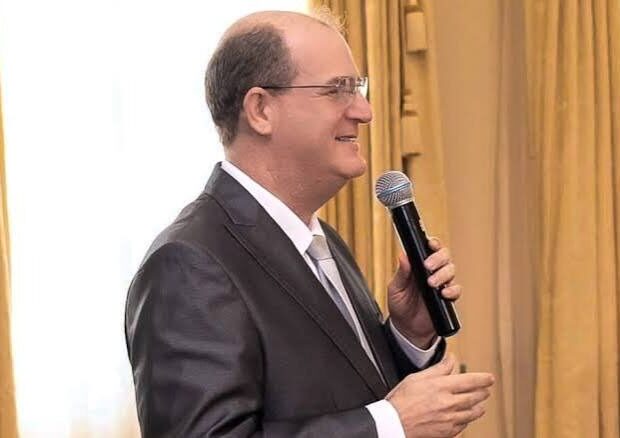 Concurso da Câmara dos Deputados 2026 oferece salário de R$ 32 mil para Registro e Redação. Conheça o curso preparatório com o prof. Ivan Capdeville